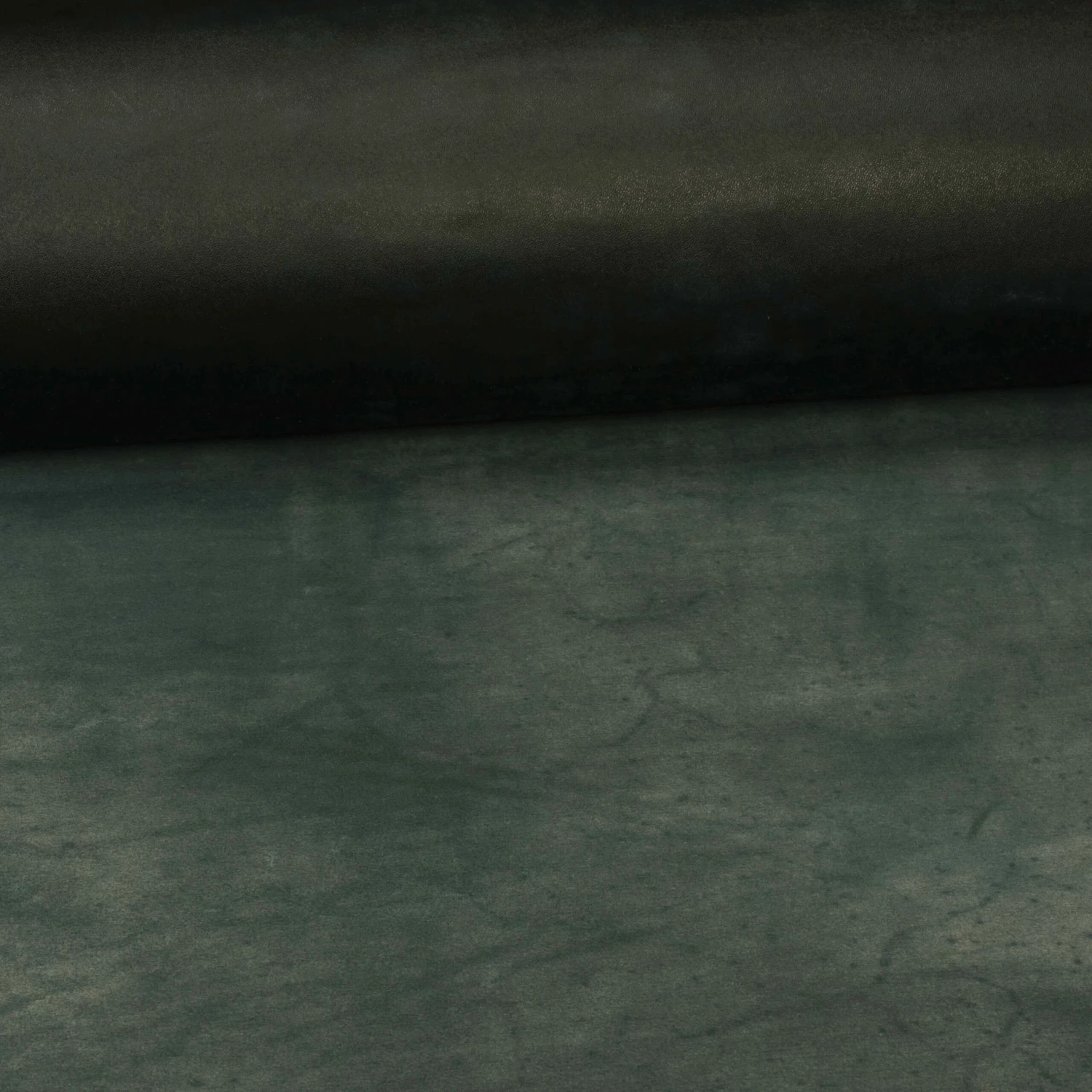 Hermann Oak® Black Veg Tanned Strap Leather, Sides 3 Hermann Oak® Black Veg Tanned Strap Leather, Sides - Image 3