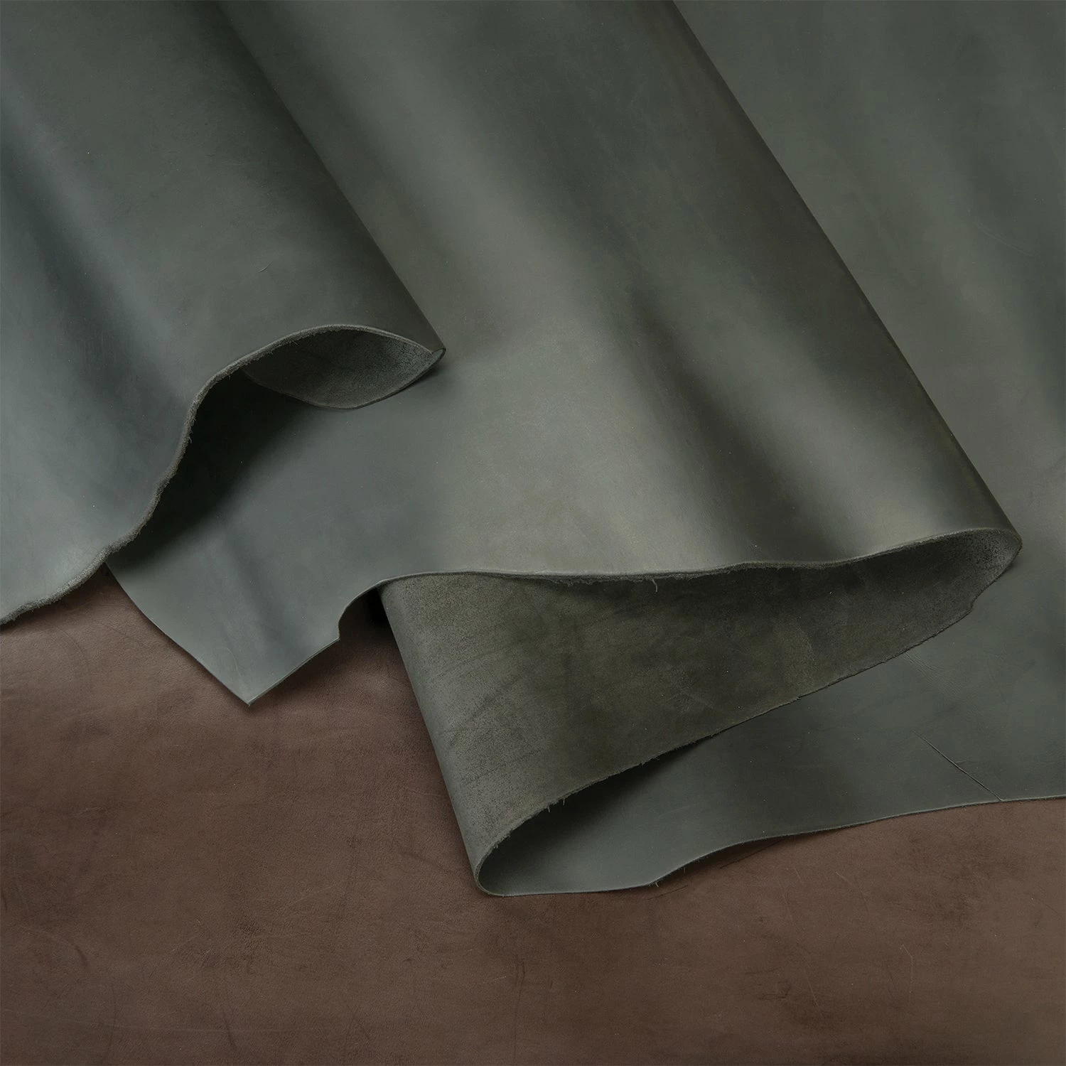 Pioneer Chrome Oil Tanned Top Grain Leather Side, 5-6 Oz 1 Pioneer Chrome Oil Tanned Top Grain Leather Side, 5-6 Oz