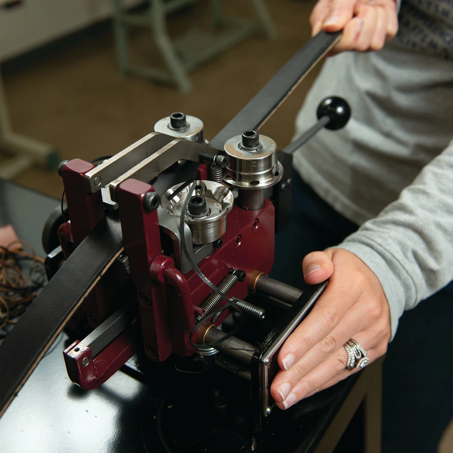 Master Tool Deluxe EZ Edge Strap Beveler 6 Master Tool Deluxe EZ Edge Strap Beveler - Image 6