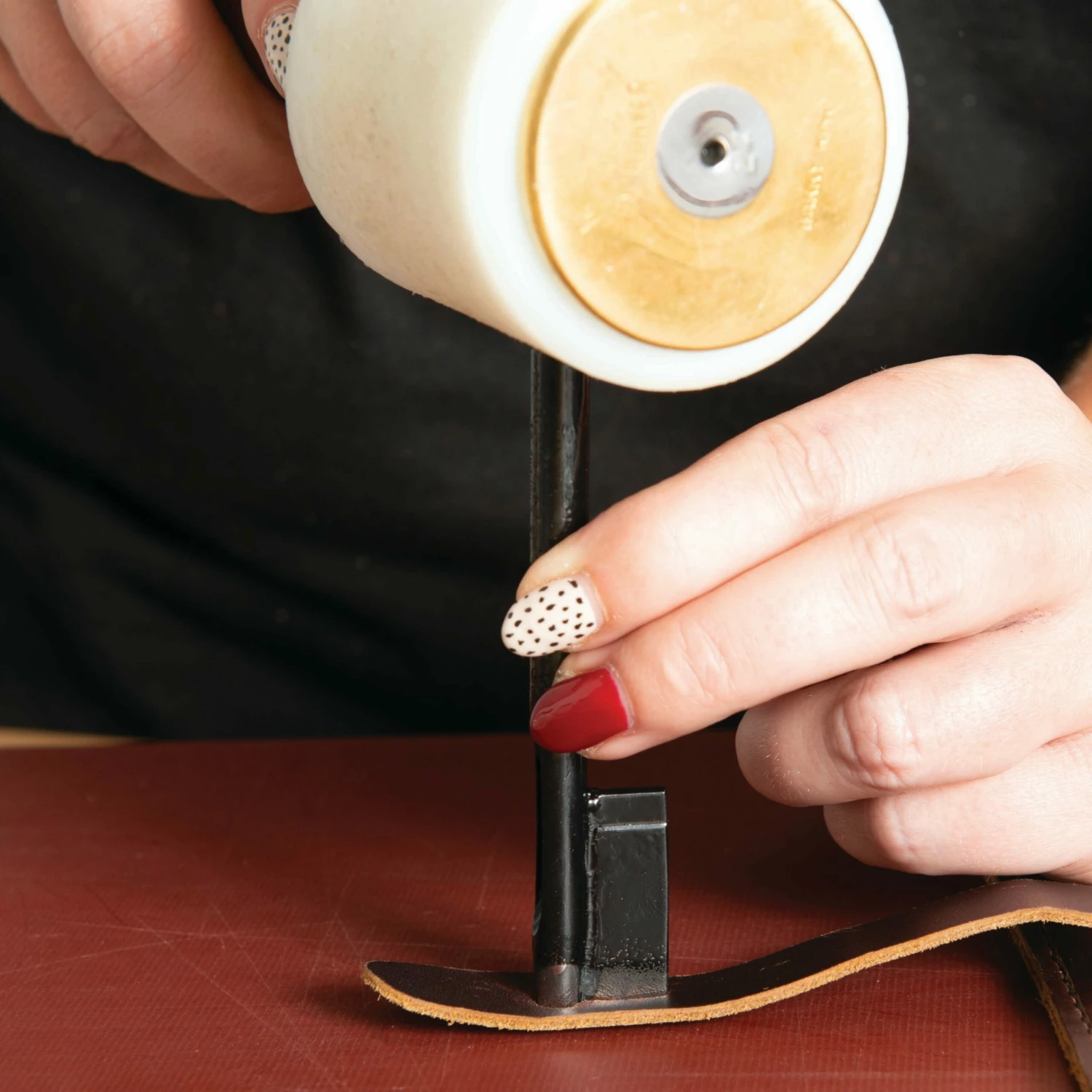 Round Button Hole Punch, 3/16" 2 Round Button Hole Punch, 3/16" - Image 2